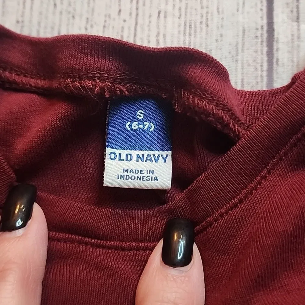 Girls size S 6-7 Old Navy shirt.